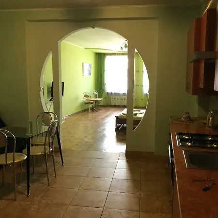 Svobody, Near The Opera Apartment *